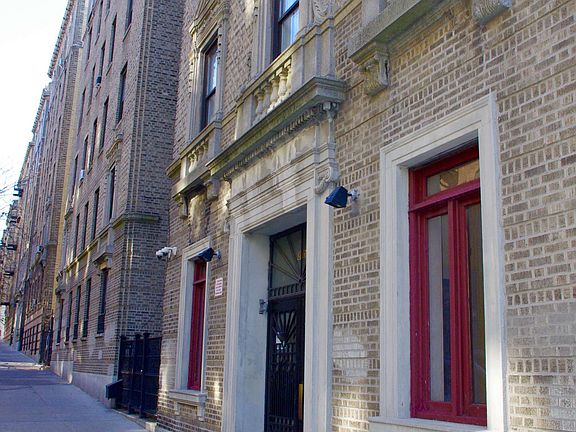 2nd image of 850 W 176th St APT 2F