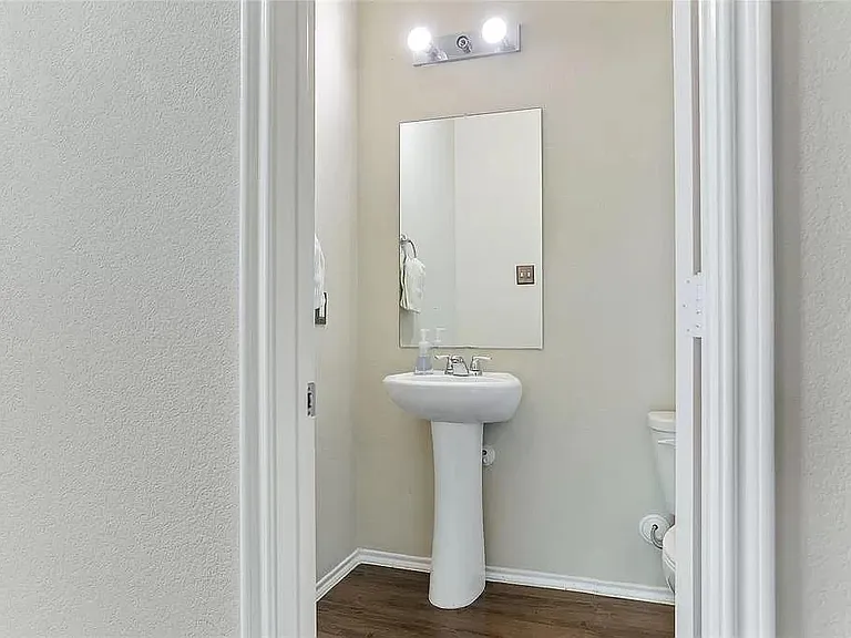 1402 Bent Grass Dr — Photo 4
