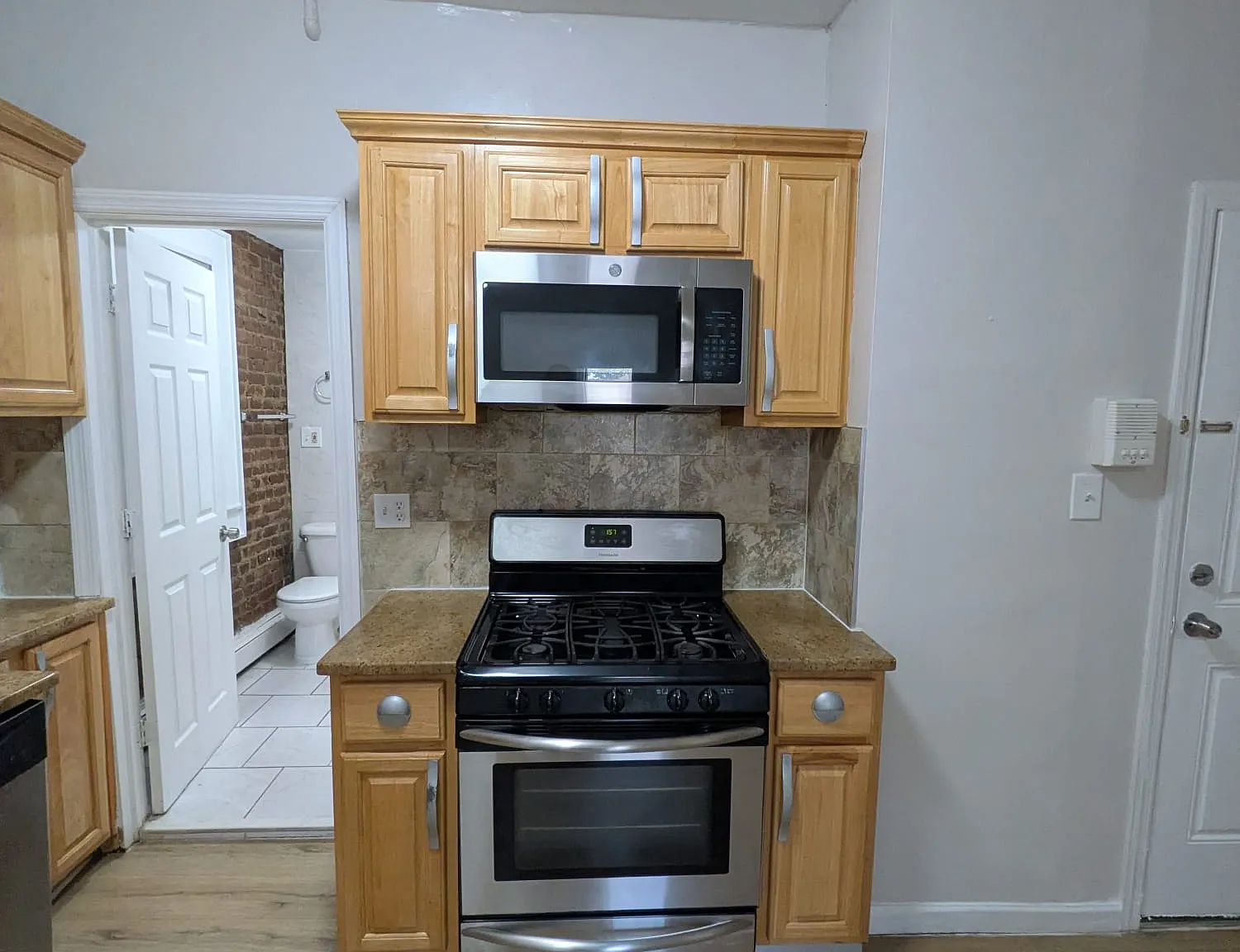 2 bed, 750 sqft, $1,900 — Photo 2