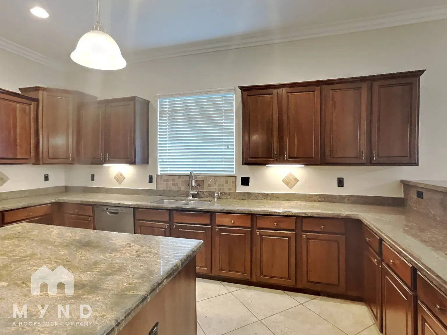 4 bed, 3.5 bath, 4553 sqft, $4,095 — Photo 3