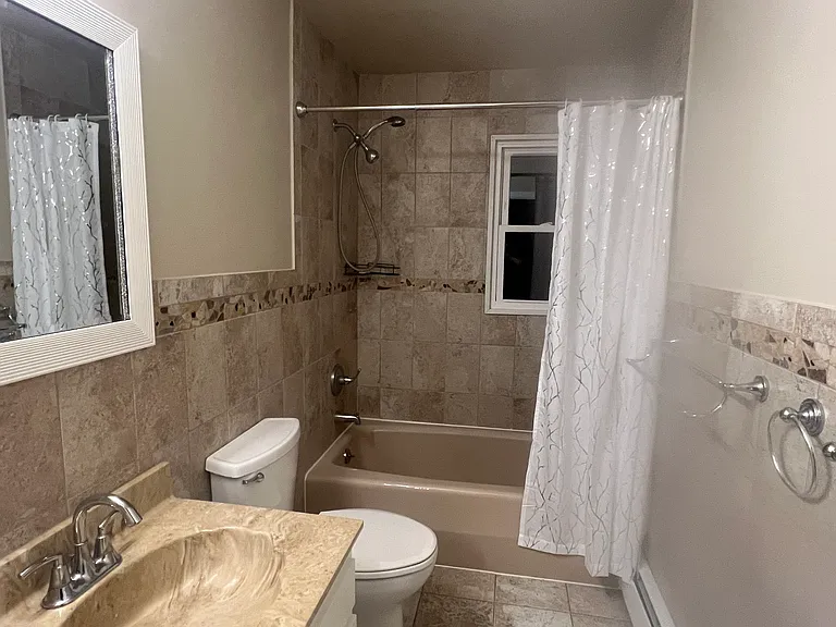 810 Ashton St — Photo 9