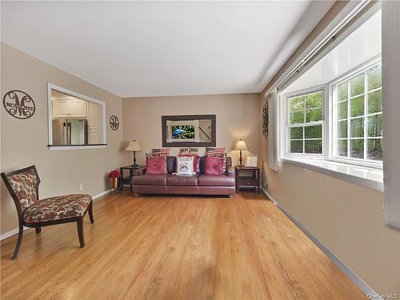 5th image of 337 Gilbert Ave