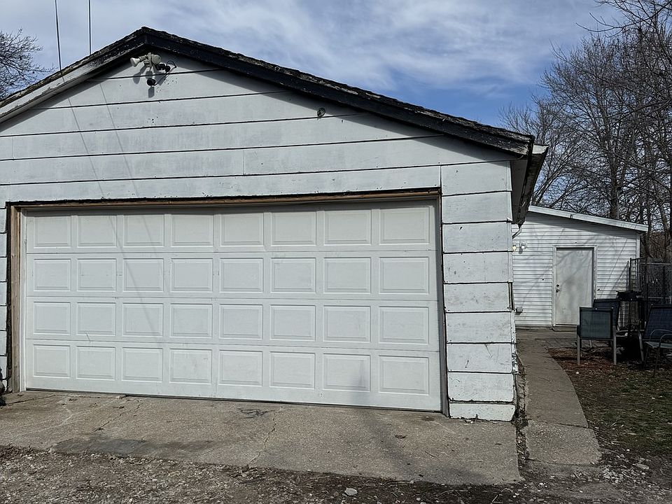 2nd image of 308 E Hickory St