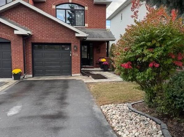 109 Blackdome Cres, Ottawa, ON K2T 1B1