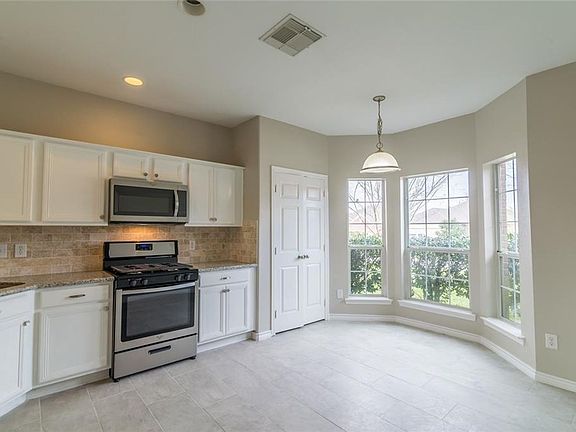 5th image of 2209 Highland Crossing Dr