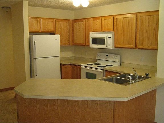 5th image of 2494 Yellowstone Dr