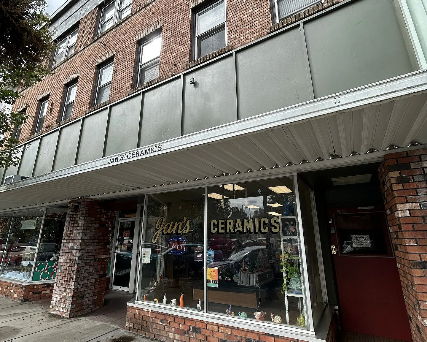 1225 Commerce Ave — Photo 3