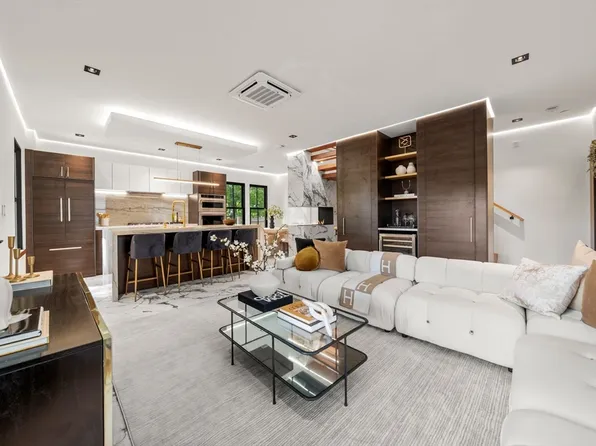 304 Elliot St #4, Newton Upper Falls, MA 02464