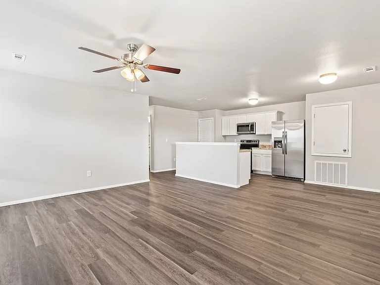 501B W Christopher Dr — Photo 7