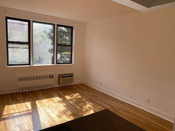 5th image of 515 E 82nd St APT 4A