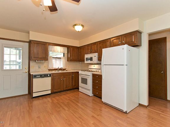 5th image of 4545 Bekinshire Dr NW