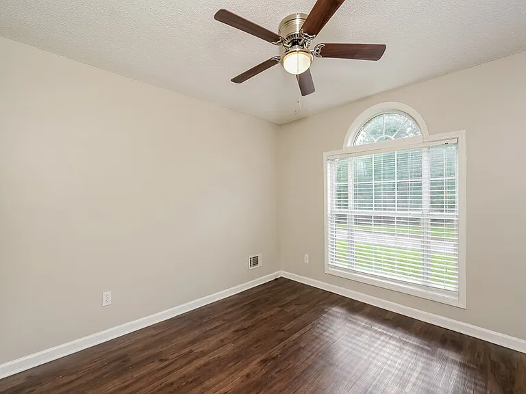 128 Alexander Dr — Photo 13