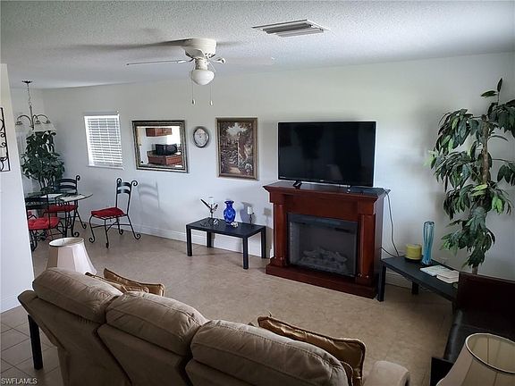 5th image of 518 Old Farm Pl