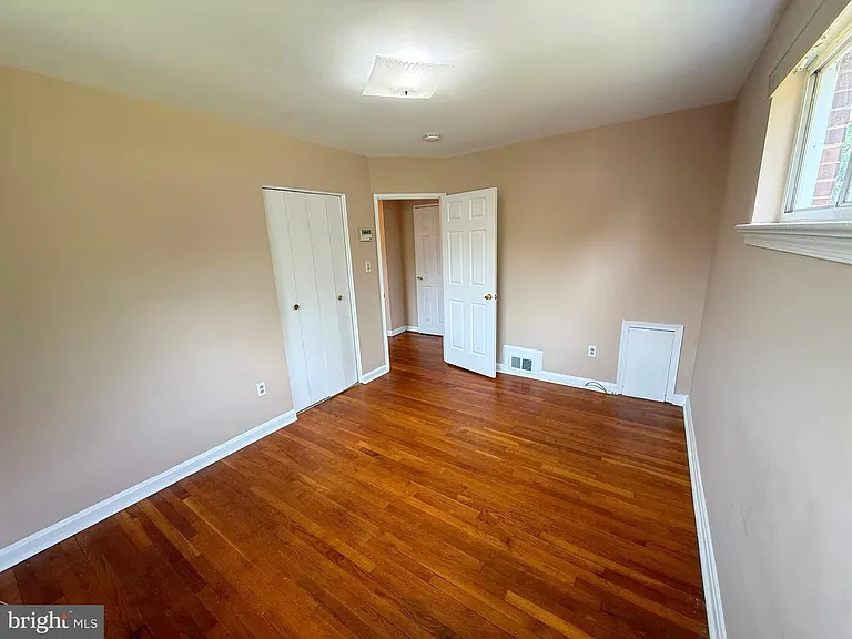 7104 Adelphi Rd — Photo 21