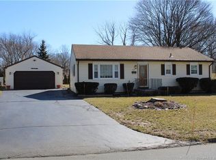 226 Meadows End Rd, Milford, CT 06460