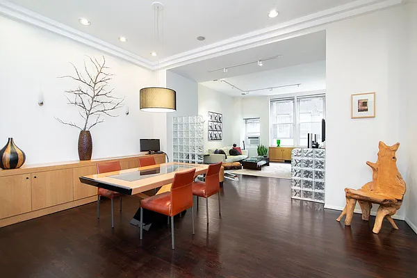 Sold by Flat Iron Real Estate | media 18