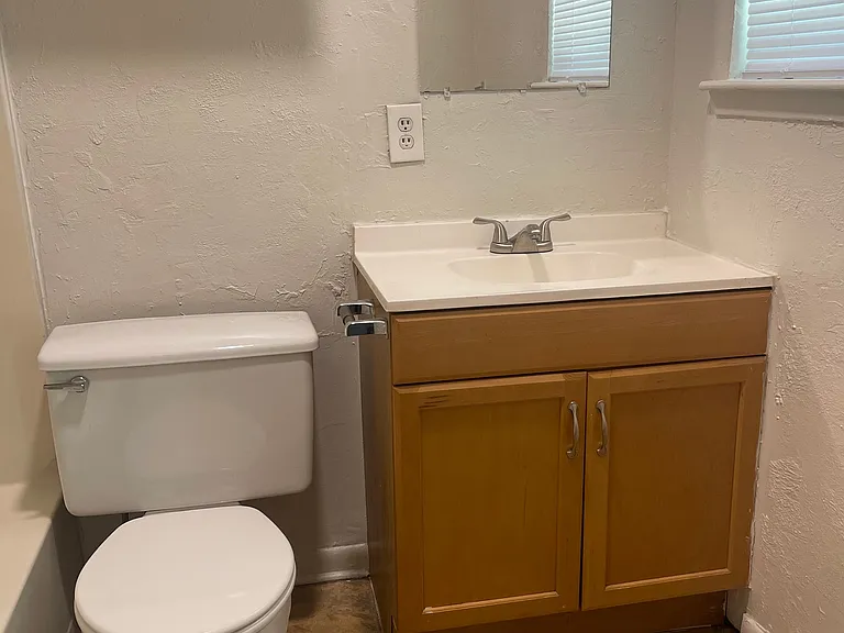 210 Bernice St #208 — Photo 8