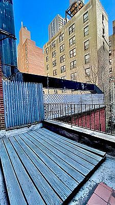 4th image of 224 W 72nd St APT 3R