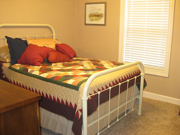 3rd image of 215 Country Cove Ln