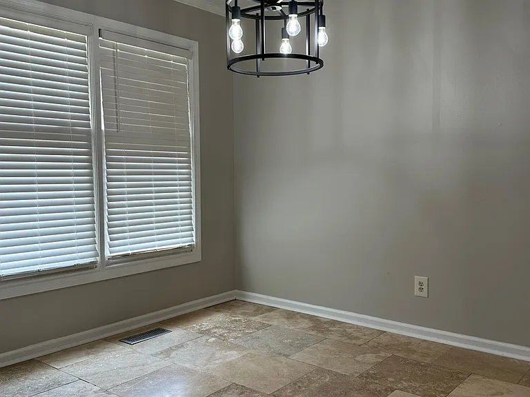3505 Lakeside Ct — Photo 4