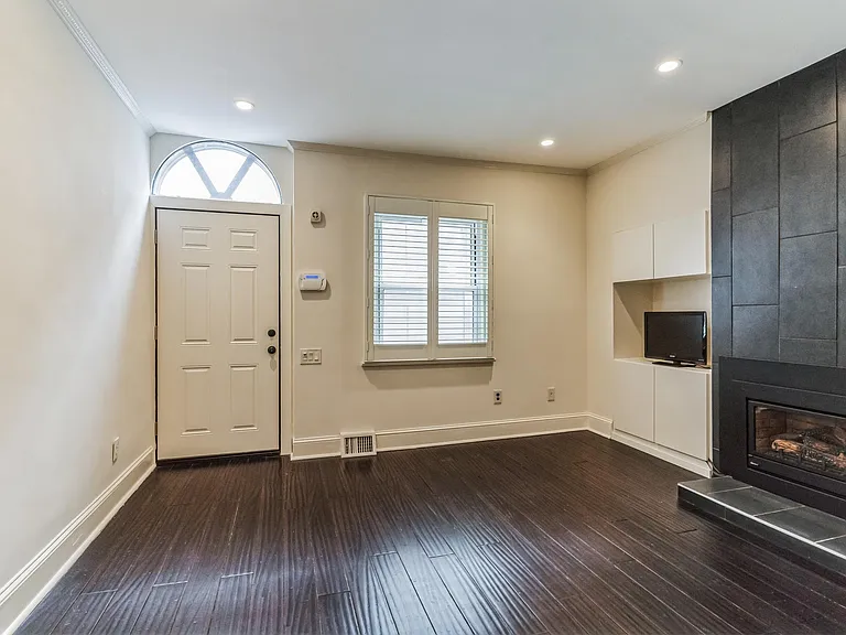 1715 Moravian St — Photo 6