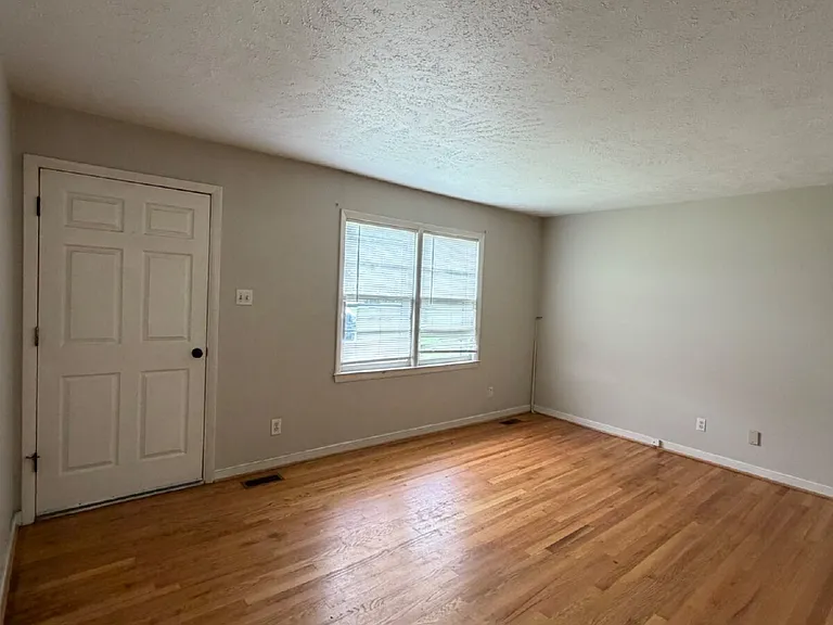 159 Vance Dr — Photo 2