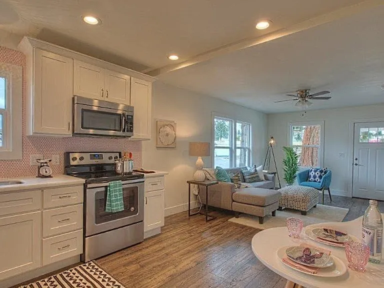 4611 N Pearl St — Photo 5