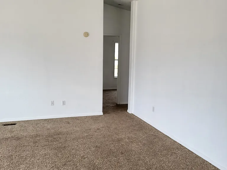 212 E Strayhand St — Photo 5