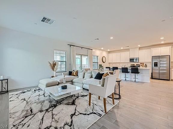 4th image of 600 N Carriage Hill Dr #1201