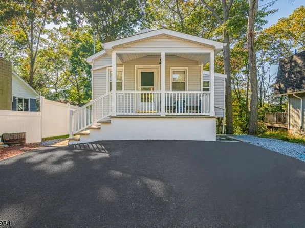 600 Brooklyn Mountain Rd, Hopatcong Boro, NJ 07843