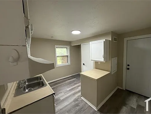 3 bed, 1230 sqft, $1,412 — Photo 4