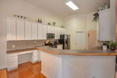 5th image of 940 Great Oaks Dr