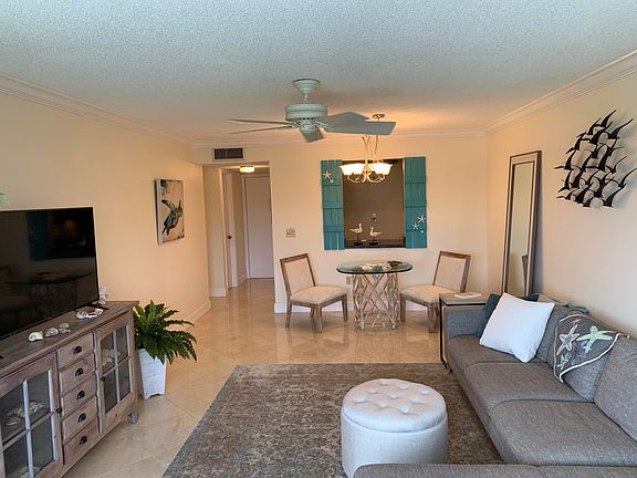 2nd image of 1516 S Lakeside Dr APT 315