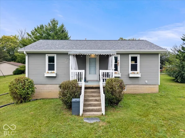 9049 W Forest Dr, Elwood, IN 46036