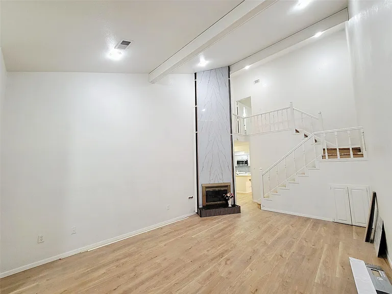206 McCarley Pl — Photo 2