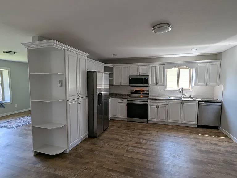 353 E St #B — Photo 6