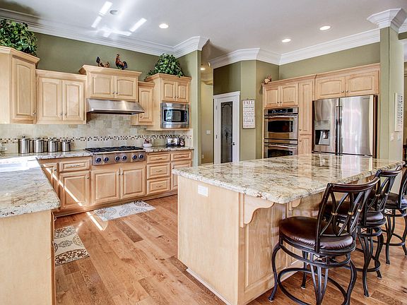 4th image of 4823 Saint Charles Dr