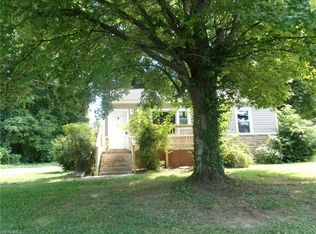 2406 Waverly Ct, High Point, NC 27262