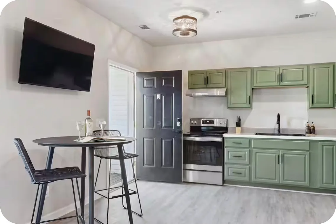 Studio, 600 sqft, $1,300 — Photo 3