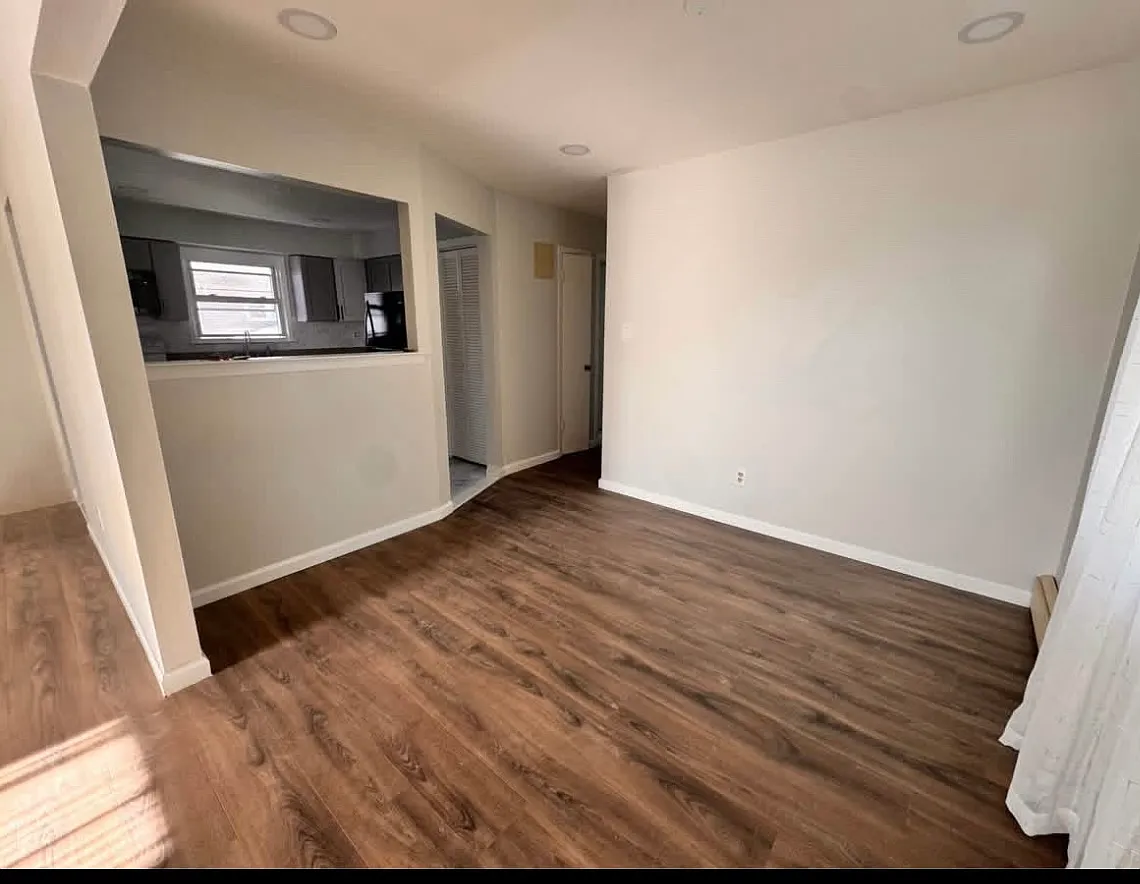 249-11 Weller Ave — Photo 3