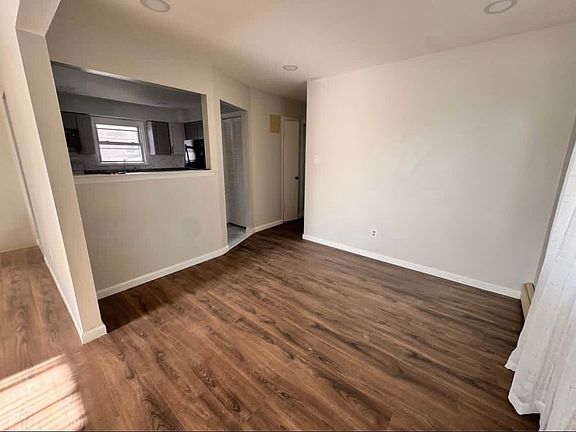 3rd image of 249-11 Weller Ave