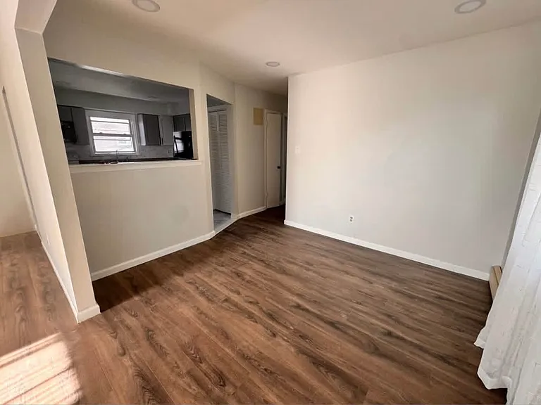 249-11 Weller Ave — Photo 3