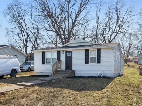 705 E Shady Ln, Harrisonville, MO 64701