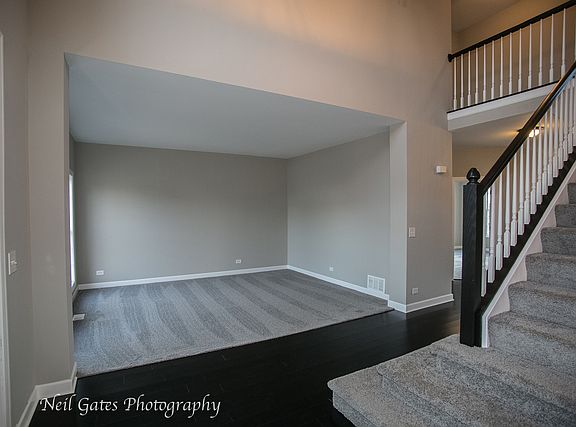 5th image of 34 Deerfield Dr