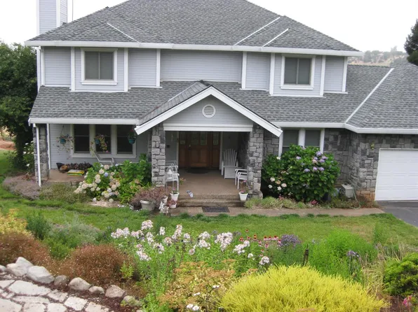 9910 Quail Hill Dr, Newcastle, CA 95658