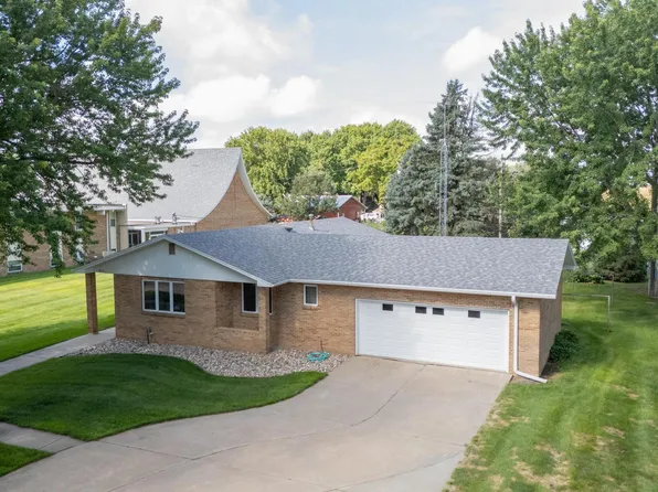 834 N 3rd St, Hampton, NE 68843