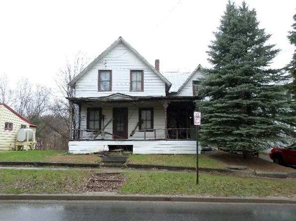 33 S Pearl St, Malone, NY 12953
