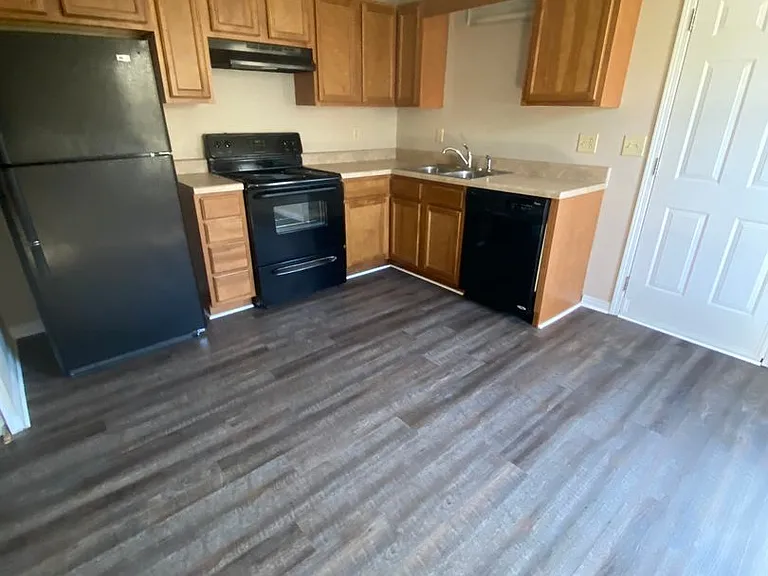 102D Kingsbury Ct — Photo 4