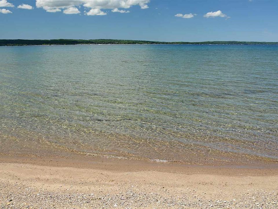6467 Peninsula Dr, Traverse City, MI 49686 Zillow