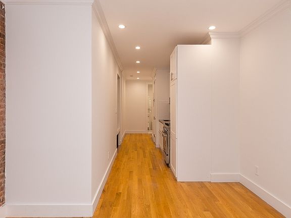 4th image of 236 E 24th St APT 2A